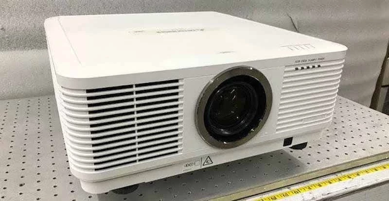 نقد و بررسی ویدئو پروژکتور میتسوبیشی Mitsubishi UD8350U